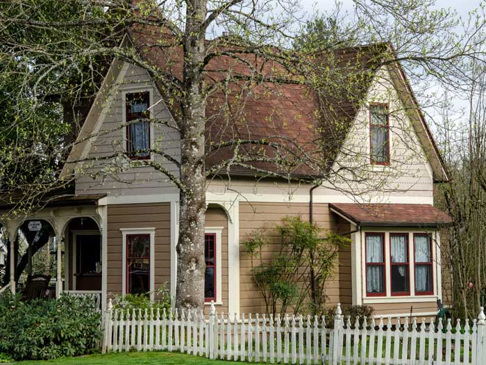 Historic home in Willamette neighborhood of West Linn