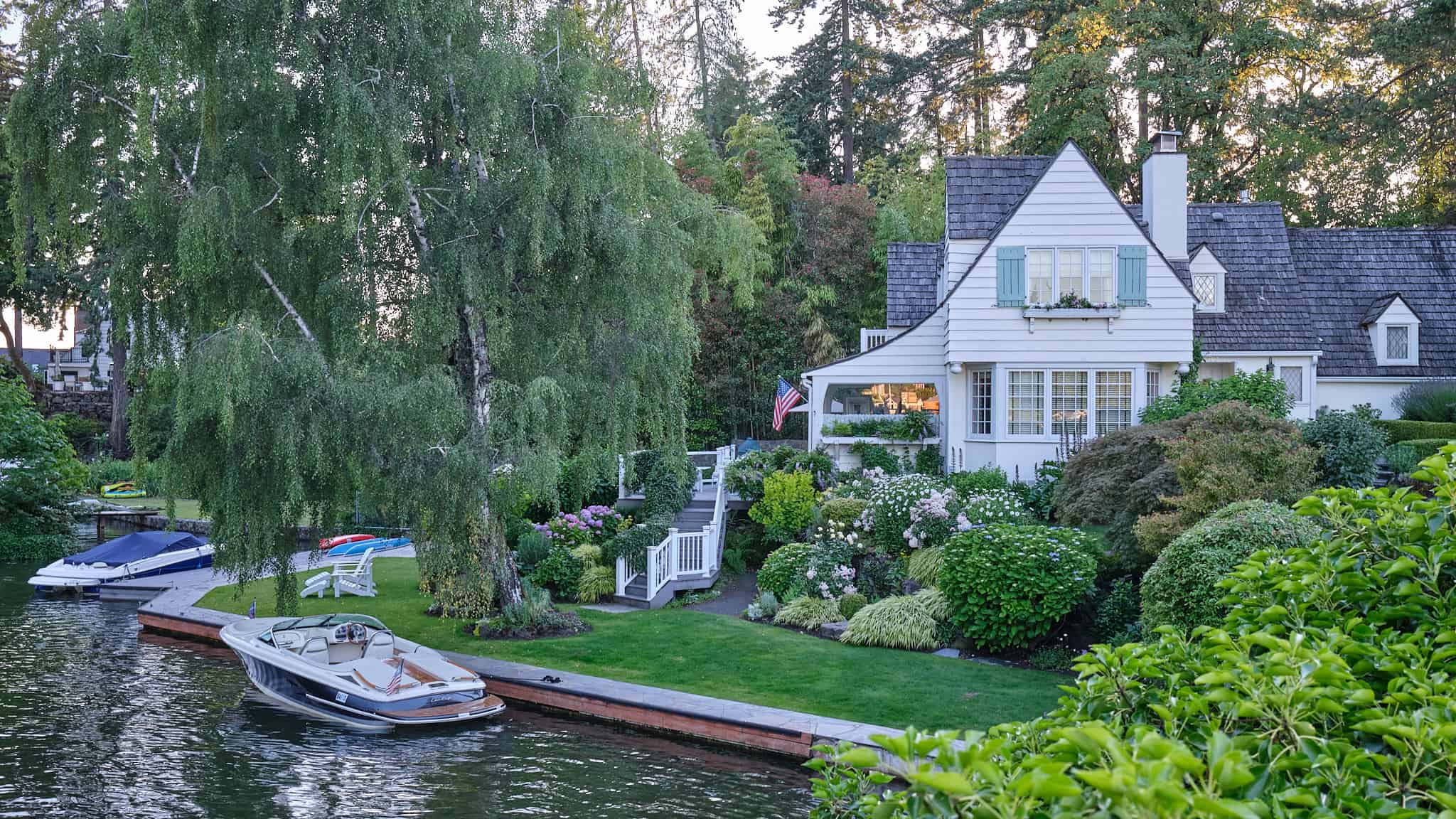 House on Oswego Lake Home on Oswego Lake in Lake Oswego neighborhoods