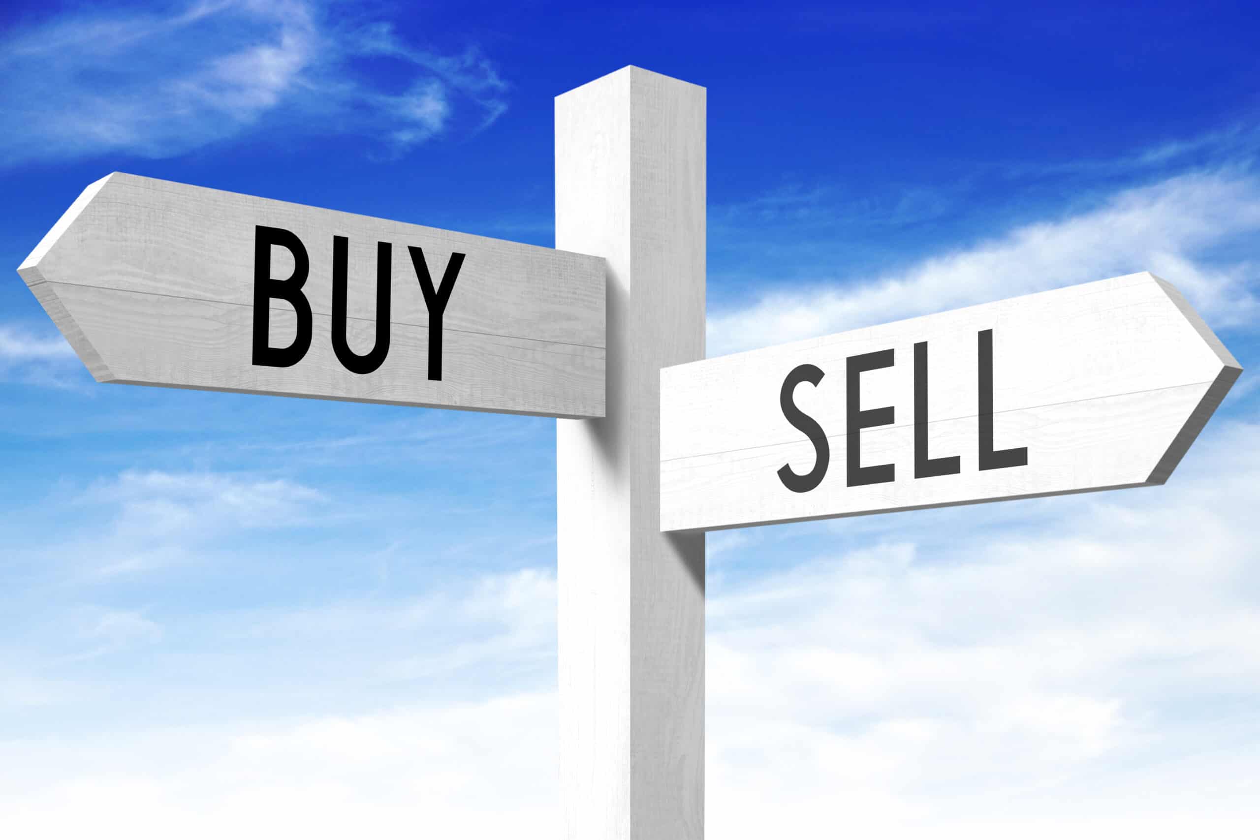 Sell, buy - wooden signpost buy sell 2 scaled
