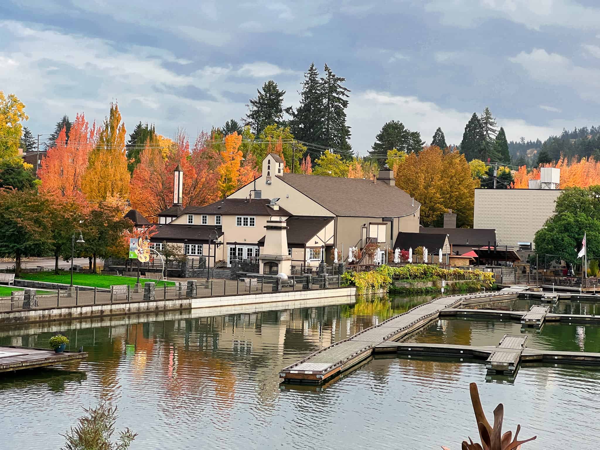 Vintage- Willamette-Home Millennium Park downtown Lake Oswego